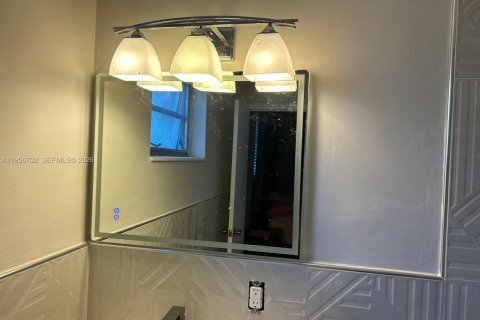 Condo in Miami, Florida, 2 bedrooms  № 2080522 - photo 18