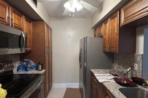Condo in Miami, Florida, 2 bedrooms  № 2080522 - photo 9