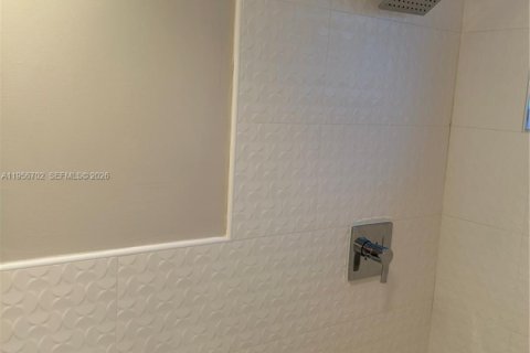 Condo in Miami, Florida, 2 bedrooms  № 2080522 - photo 5
