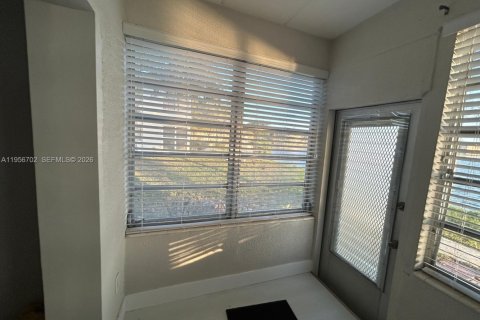 Condo in Miami, Florida, 2 bedrooms  № 2080522 - photo 11