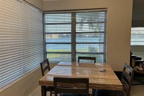 Condo in Miami, Florida, 2 bedrooms  № 2080522