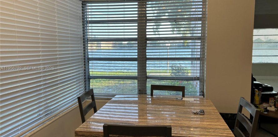 Condo in Miami, Florida, 2 bedrooms  № 2080522