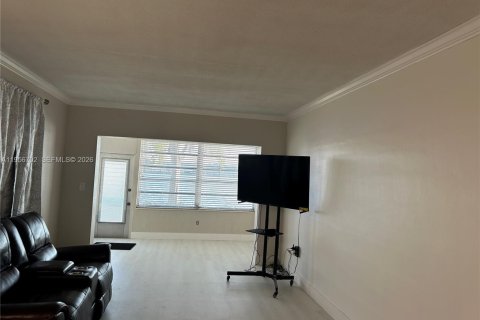 Condo in Miami, Florida, 2 bedrooms  № 2080522 - photo 7