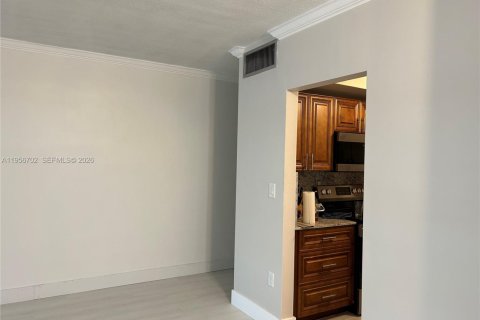 Condo in Miami, Florida, 2 bedrooms  № 2080522 - photo 2