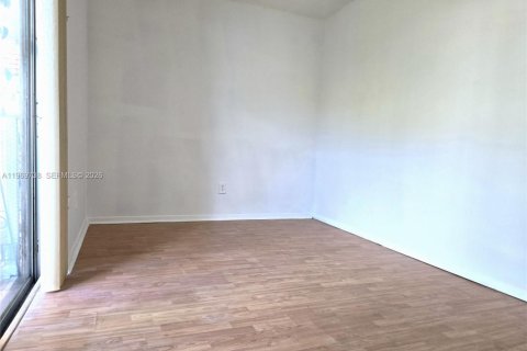 Снять в аренду кондоминиум в Майами, Флорида 3 спальни, 103.49м2, № 2036369 - фото 9