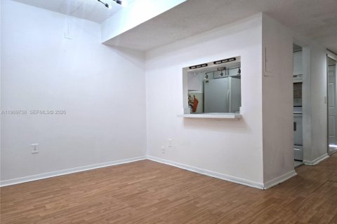 Снять в аренду кондоминиум в Майами, Флорида 3 спальни, 103.49м2, № 2036369 - фото 2