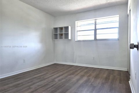 Снять в аренду кондоминиум в Майами, Флорида 3 спальни, 103.49м2, № 2036369 - фото 16