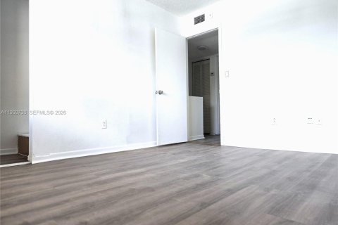 Снять в аренду кондоминиум в Майами, Флорида 3 спальни, 103.49м2, № 2036369 - фото 17