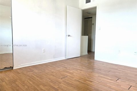 Снять в аренду кондоминиум в Майами, Флорида 3 спальни, 103.49м2, № 2036369 - фото 14