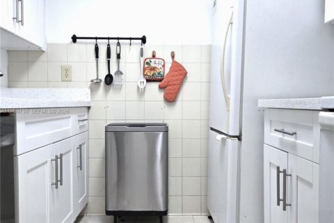 Снять в аренду кондоминиум в Майами, Флорида 3 спальни, 103.49м2, № 2036369 - фото 6