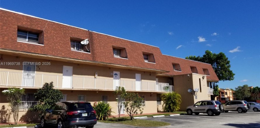 Кондоминиум с 3 спальнями в Майами, Флорида № 2036369