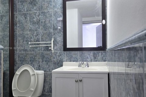 Снять в аренду кондоминиум в Майами, Флорида 3 спальни, 103.49м2, № 2036369 - фото 4