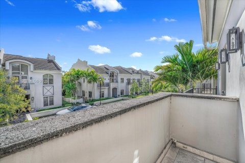 Townhouse in Miami, Florida 3 bedrooms, 288.37 sq.m. № 2041080 - photo 25