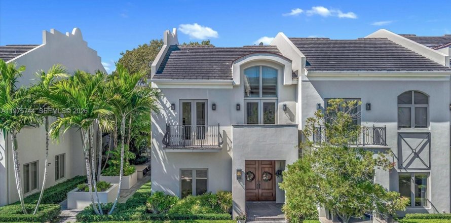 Townhouse in Miami, Florida 3 bedrooms, 288.37 sq.m. № 2041080