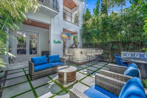 Townhouse in Miami, Florida 3 bedrooms, 288.37 sq.m. № 2041080 - photo 12