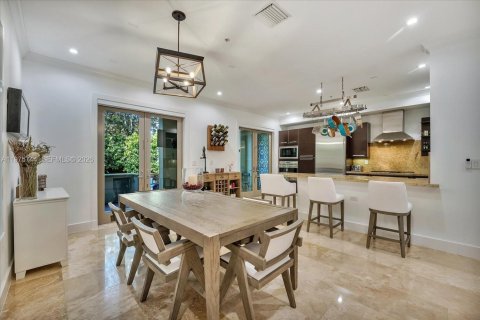 Townhouse in Miami, Florida 3 bedrooms, 288.37 sq.m. № 2041080 - photo 7