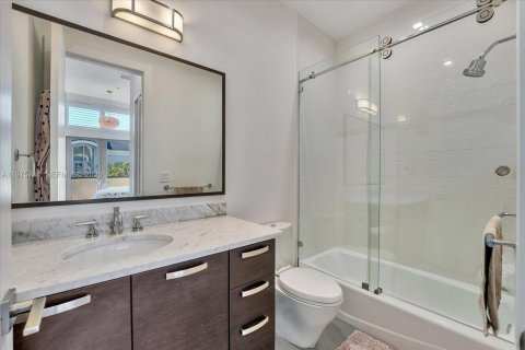 Townhouse in Miami, Florida 3 bedrooms, 288.37 sq.m. № 2041080 - photo 24
