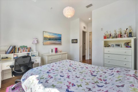 Townhouse in Miami, Florida 3 bedrooms, 288.37 sq.m. № 2041080 - photo 23