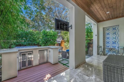 Townhouse in Miami, Florida 3 bedrooms, 288.37 sq.m. № 2041080 - photo 15