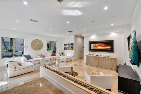 Townhouse in Miami, Florida 3 bedrooms, 288.37 sq.m. № 2041080 - photo 2