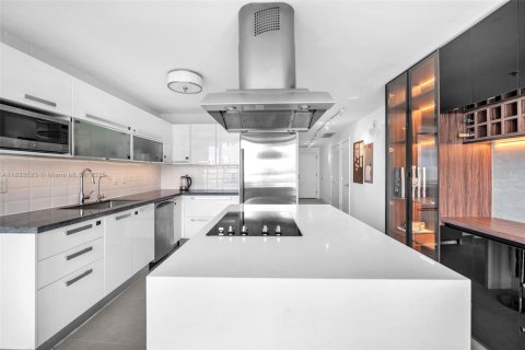 Copropriété à vendre à Miami, Floride: 2 chambres, 134.62 m2 № 1814473 - photo 4