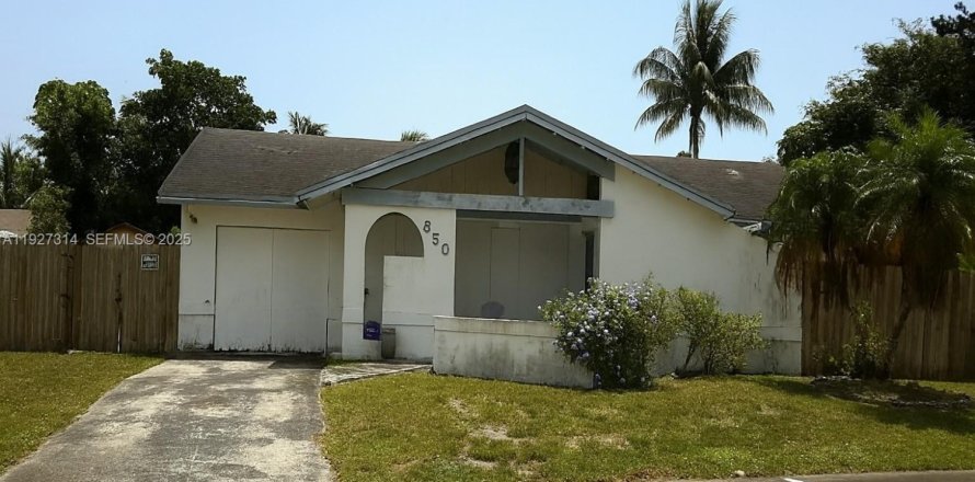 House in Margate, Florida 3 bedrooms, 175.21 sq.m. № 1986055