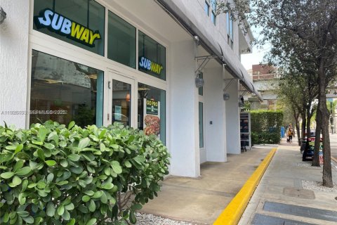 Condominio en alquiler en Miami, Florida, 2 dormitorios, 98.1 m2 № 1984681 - foto 10