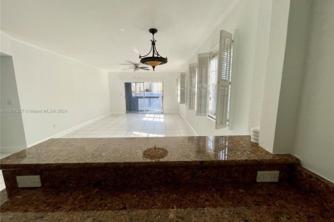 Condominio en venta en Hallandale Beach, Florida, 2 dormitorios, 117.06 m2 № 1938334 - foto 26