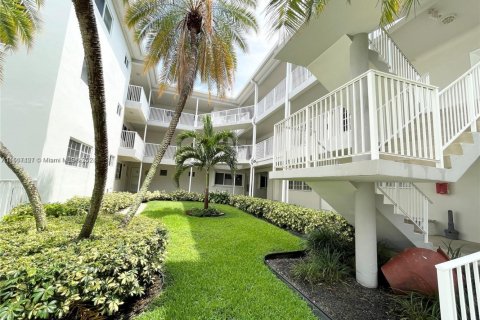 Copropriété à vendre à Hallandale Beach, Floride: 2 chambres, 117.06 m2 № 1938334 - photo 4