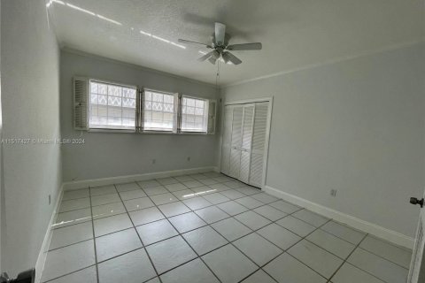 Condominio en venta en Hallandale Beach, Florida, 2 dormitorios, 117.06 m2 № 1938334 - foto 30