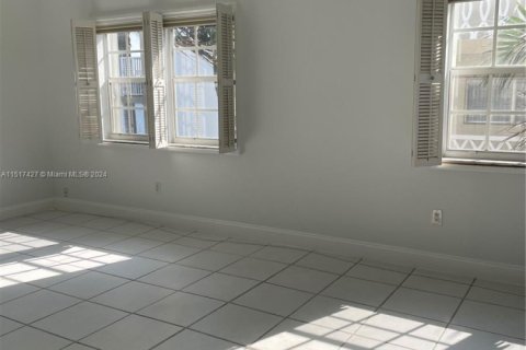 Copropriété à vendre à Hallandale Beach, Floride: 2 chambres, 117.06 m2 № 1938334 - photo 28