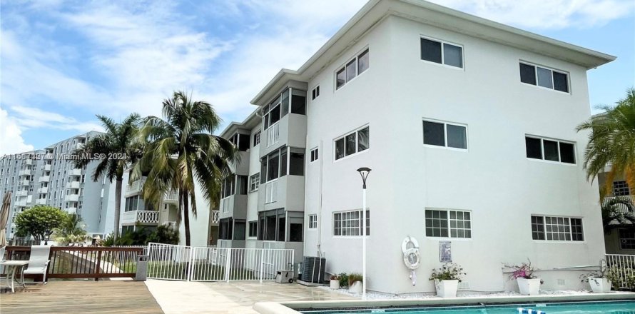 Condo in Hallandale Beach, Florida, 2 bedrooms  № 1938334