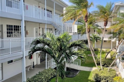 Copropriété à vendre à Hallandale Beach, Floride: 2 chambres, 117.06 m2 № 1938334 - photo 24