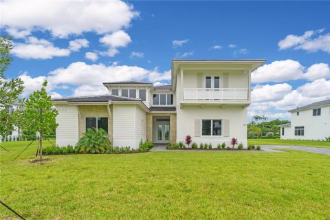 House in Davie, Florida 6 bedrooms, 549.8 sq.m. № 1807551 - photo 1