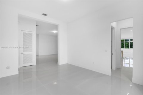 House in Davie, Florida 6 bedrooms, 549.8 sq.m. № 1807551 - photo 24