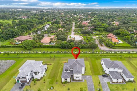House in Davie, Florida 6 bedrooms, 549.8 sq.m. № 1807551 - photo 5
