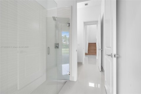 House in Davie, Florida 6 bedrooms, 549.8 sq.m. № 1807551 - photo 30