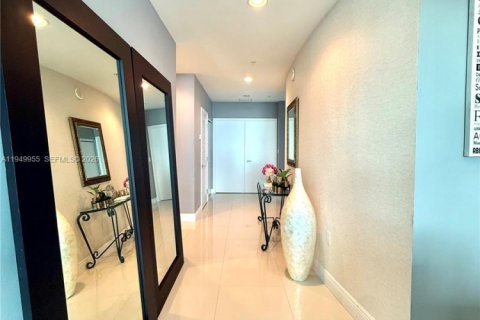 Copropriété à vendre à North Bay Village, Floride: 2 chambres, 130.99 m2 № 2011371 - photo 13