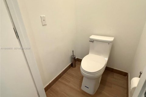 Copropriété à vendre à North Bay Village, Floride: 2 chambres, 130.99 m2 № 2011371 - photo 17