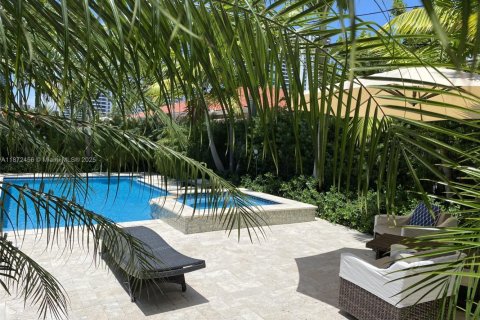 Купить виллу или дом в Санни-Айлс-Бич, Флорида 3 спальни, 193.24м2, № 1980946 - фото 4