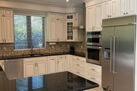 Купить виллу или дом в Санни-Айлс-Бич, Флорида 3 спальни, 193.24м2, № 1980946 - фото 11