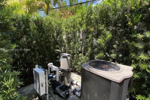 Купить виллу или дом в Санни-Айлс-Бич, Флорида 3 спальни, 193.24м2, № 1980946 - фото 15