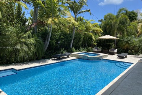 Купить виллу или дом в Санни-Айлс-Бич, Флорида 3 спальни, 193.24м2, № 1980946 - фото 3