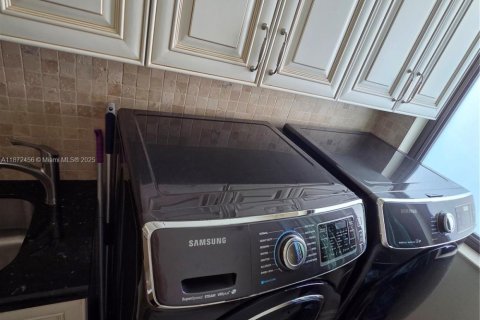 Купить виллу или дом в Санни-Айлс-Бич, Флорида 3 спальни, 193.24м2, № 1980946 - фото 17