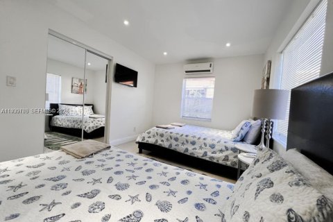 House in Hollywood, Florida 4 bedrooms № 1997063 - photo 10