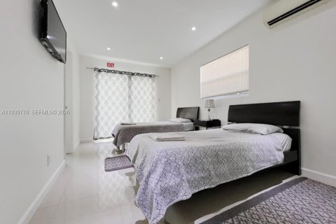 House in Hollywood, Florida 4 bedrooms № 1997063 - photo 4