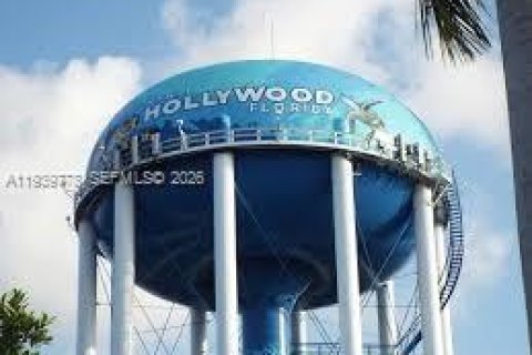 House in Hollywood, Florida 4 bedrooms № 1997063 - photo 7