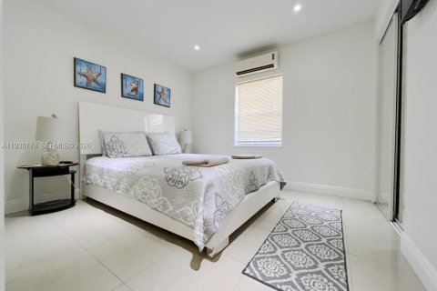 House in Hollywood, Florida 4 bedrooms № 1997063 - photo 6