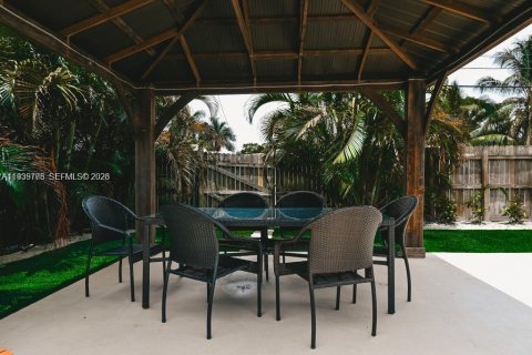 House in Hollywood, Florida 4 bedrooms № 1997063 - photo 13