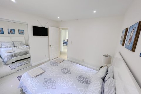 House in Hollywood, Florida 4 bedrooms № 1997063 - photo 5